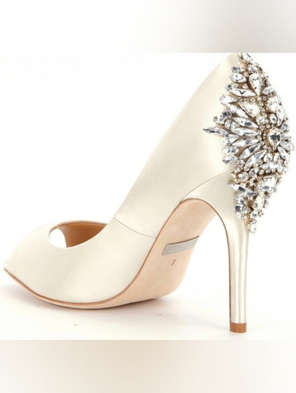 Badgley Mischka Nilla Size 8.5 Ivory Bridal Pumps